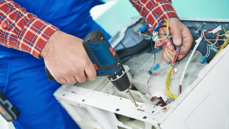 Kırkağaç İndesit İndesit çamaşır makinesi kart tamiri – Su almama arızası orijinal parça ile giderildi. - Teknik servis örneği